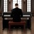 Drewniany stołek do pianina z wyściełaną poduszką i schowkiem na akcesoria
